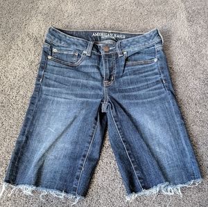 AEO Mid-Rise "Skinny Bermuda" Shorts (Indigo Wash) Size 8